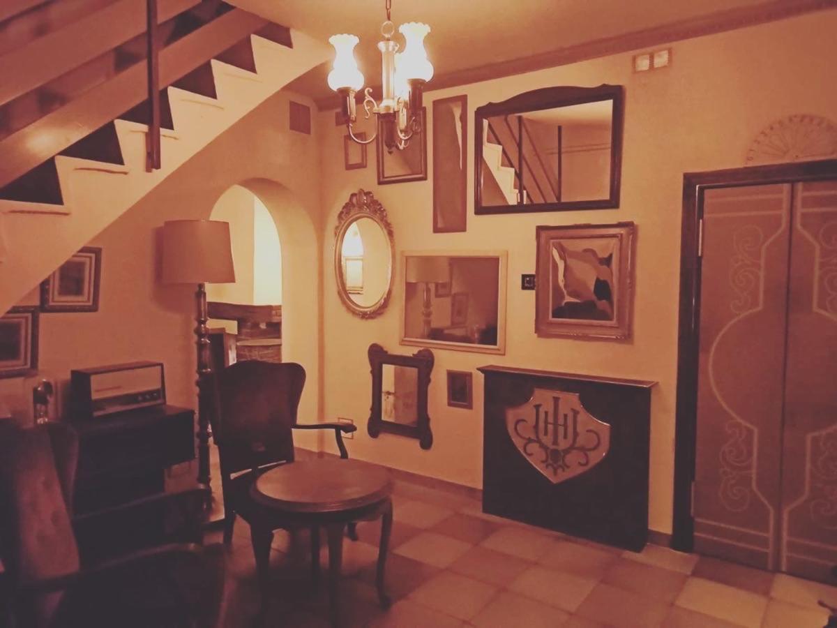 Insomnia Hotel Berga Buitenkant foto